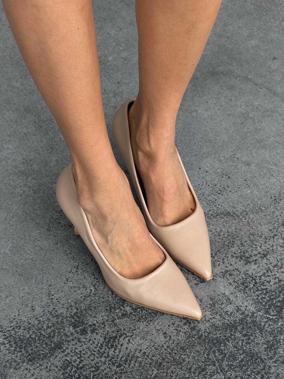 Вишукані туфлі, бежевий