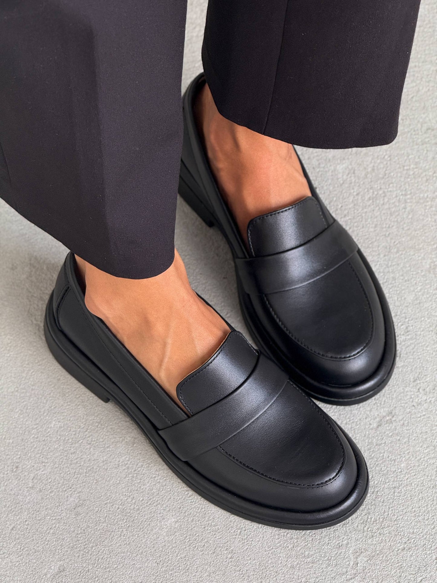 Класичні лофери ™️NikArt зі шкіри, чорний