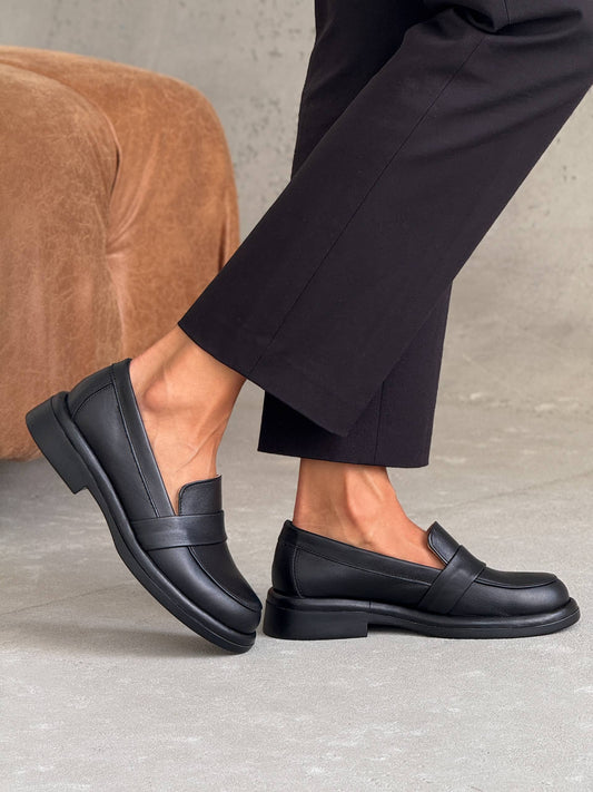 Класичні лофери ™️NikArt зі шкіри, чорний