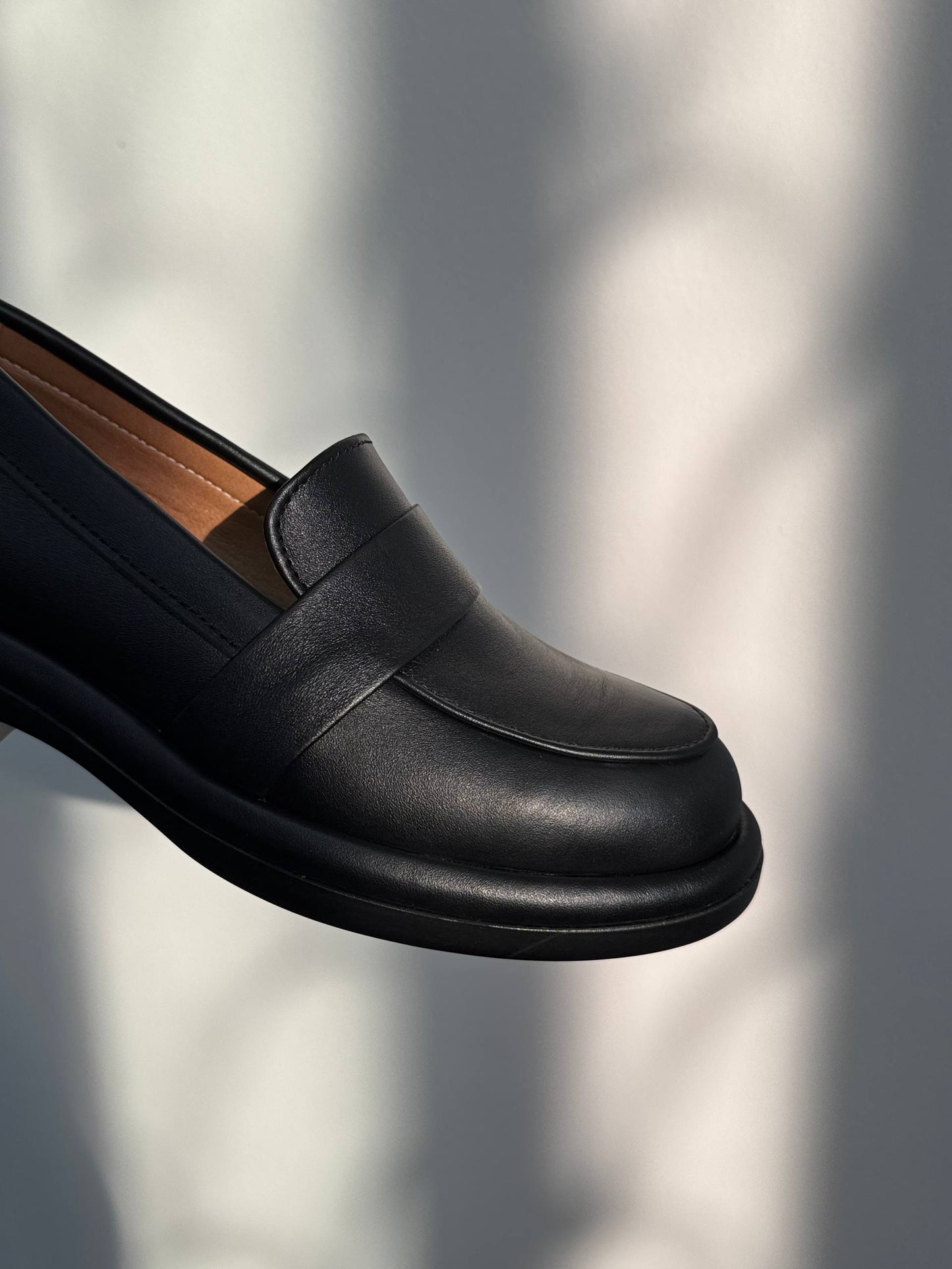 Класичні лофери ™️NikArt зі шкіри, чорний