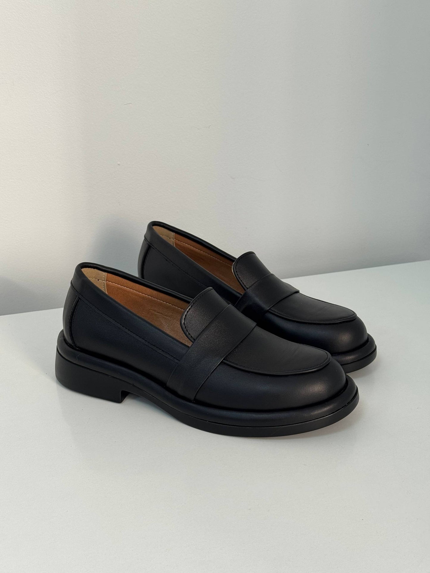 Класичні лофери ™️NikArt зі шкіри, чорний