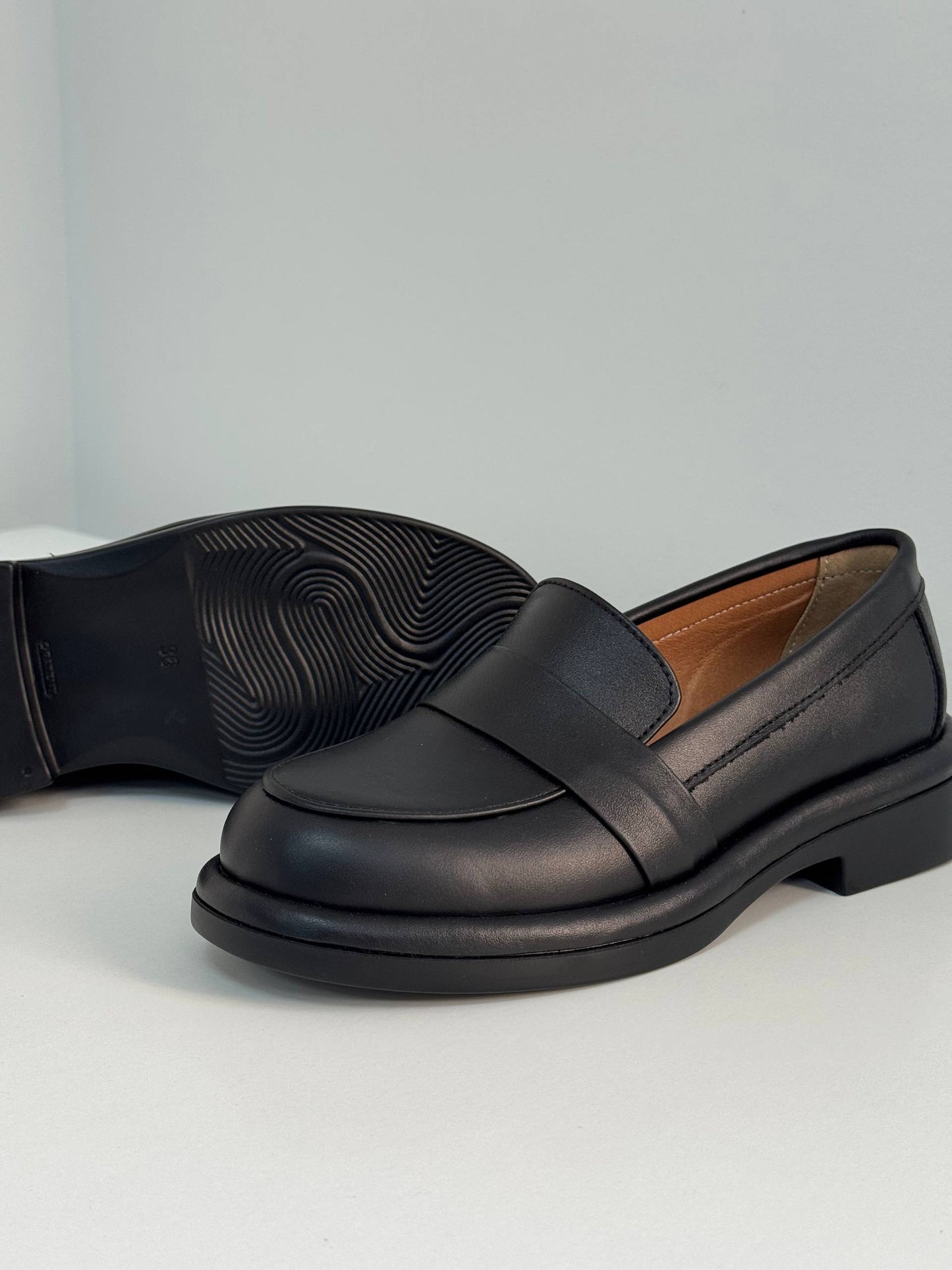 Класичні лофери ™️NikArt зі шкіри, чорний