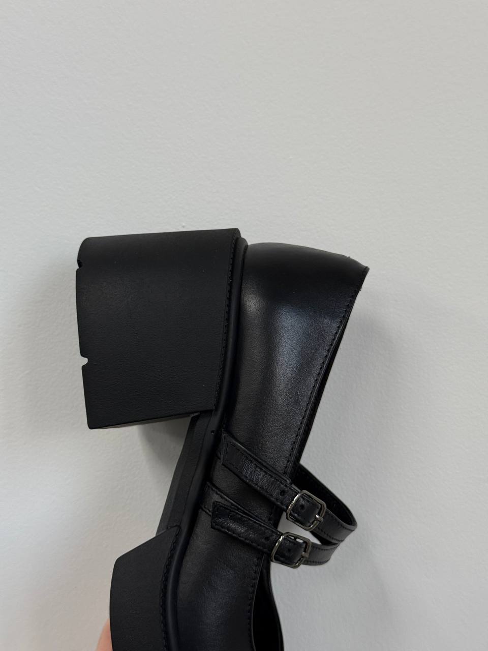 Туфлі з ремінцями, чорний