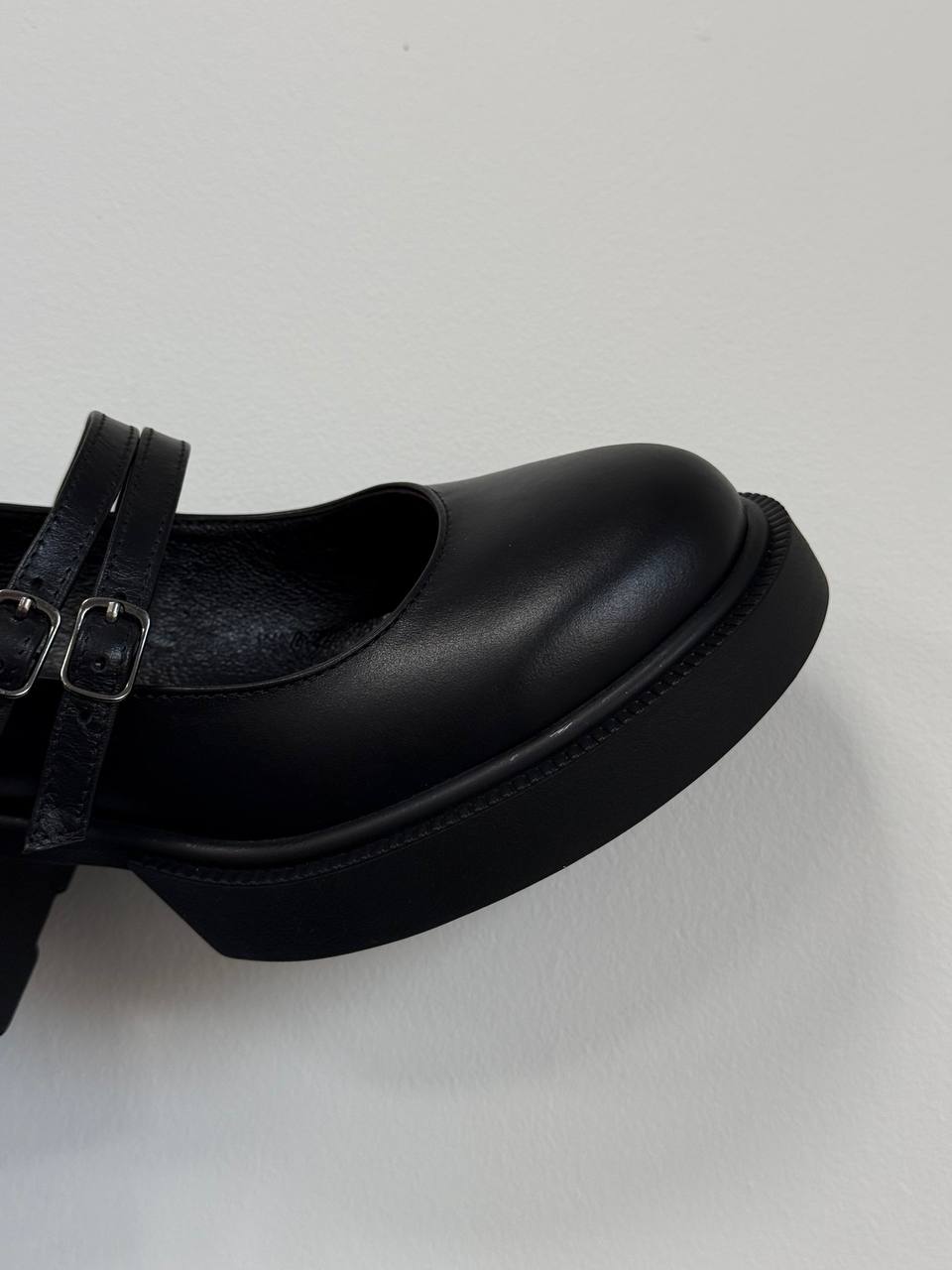 Туфлі з ремінцями, чорний