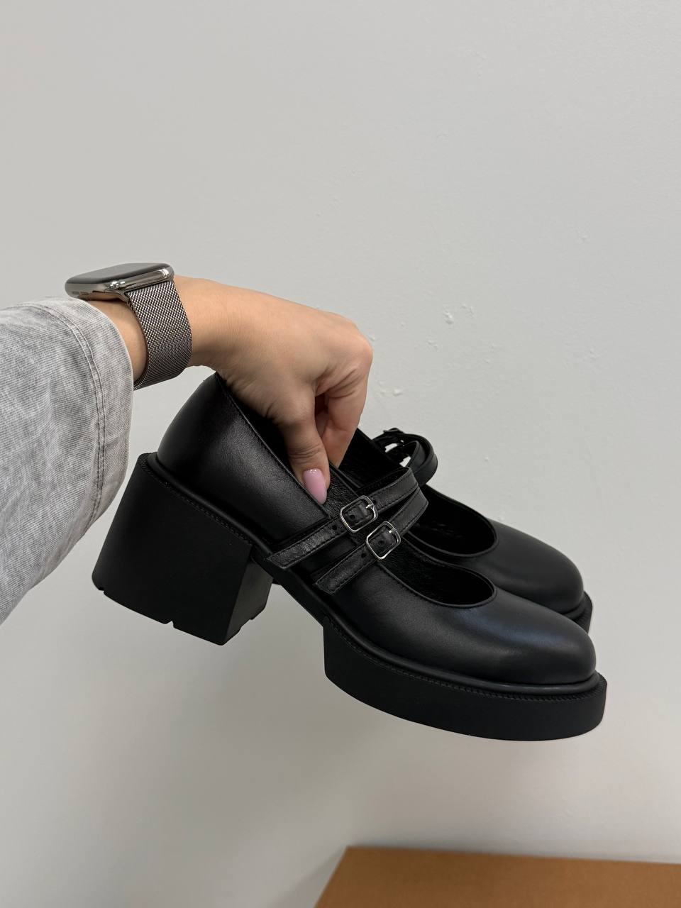 Туфлі з ремінцями, чорний