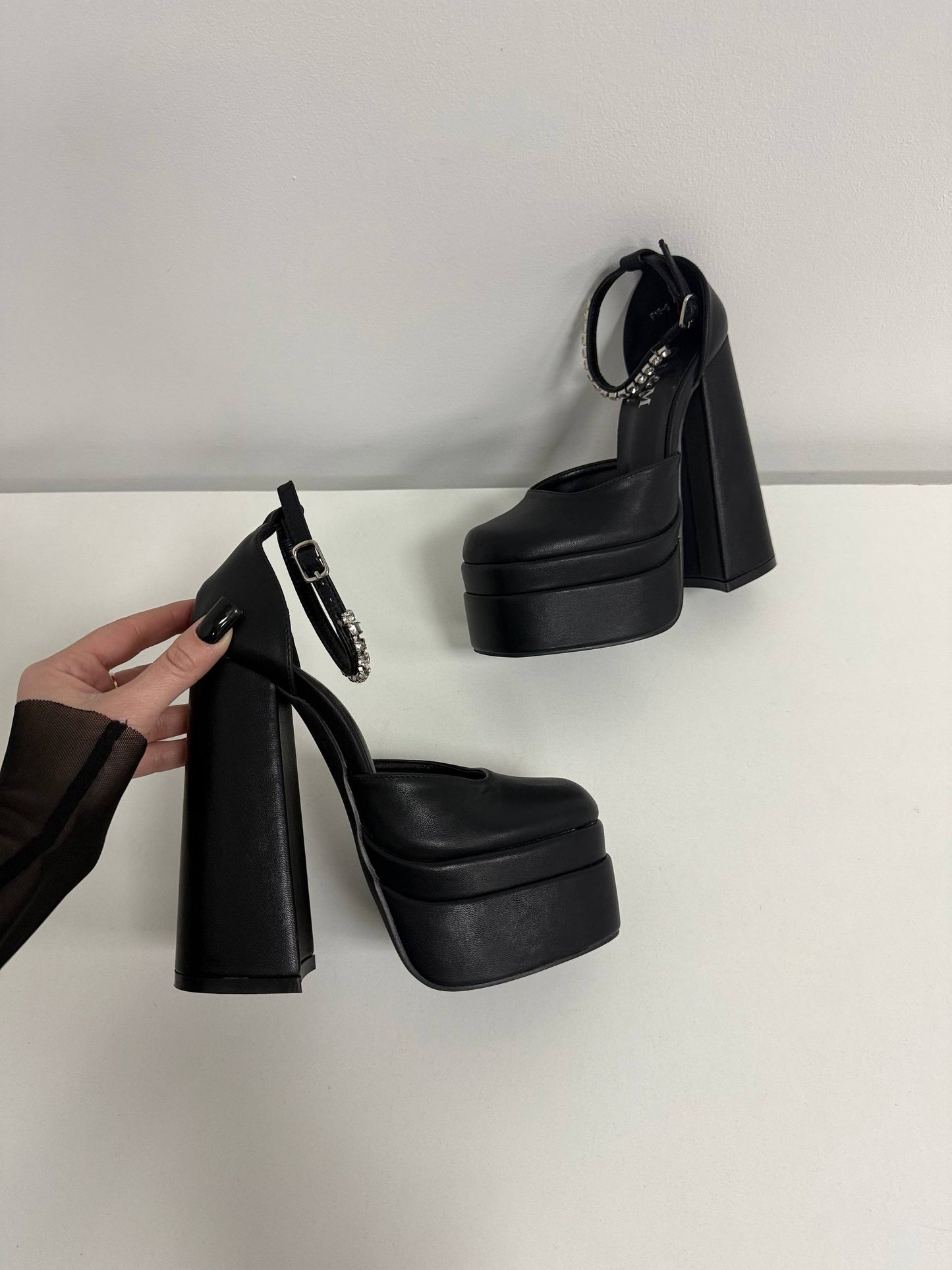 Туфлі в стилі Bratz, чорний