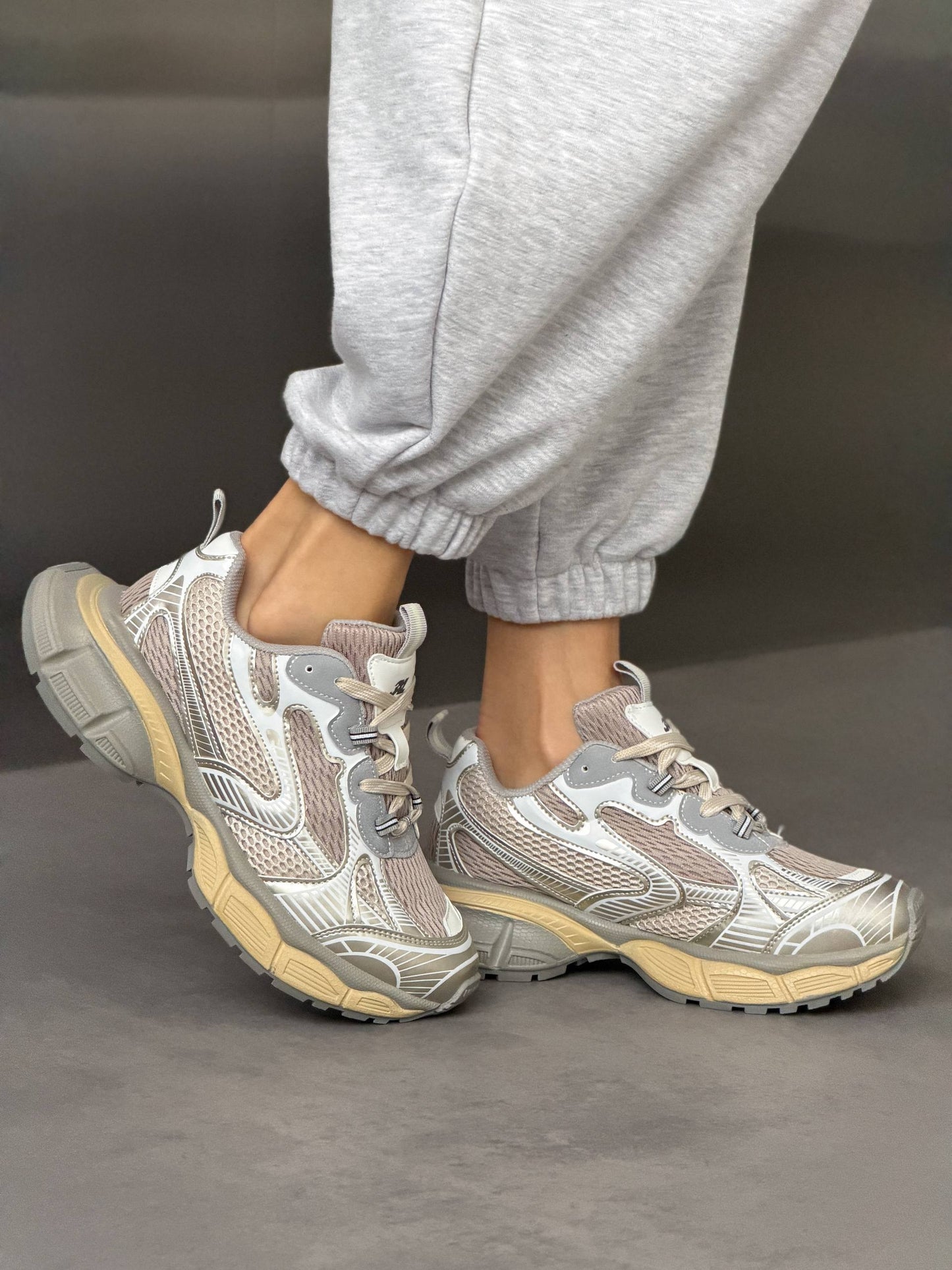 Кросівки на масивній підошві, сірий