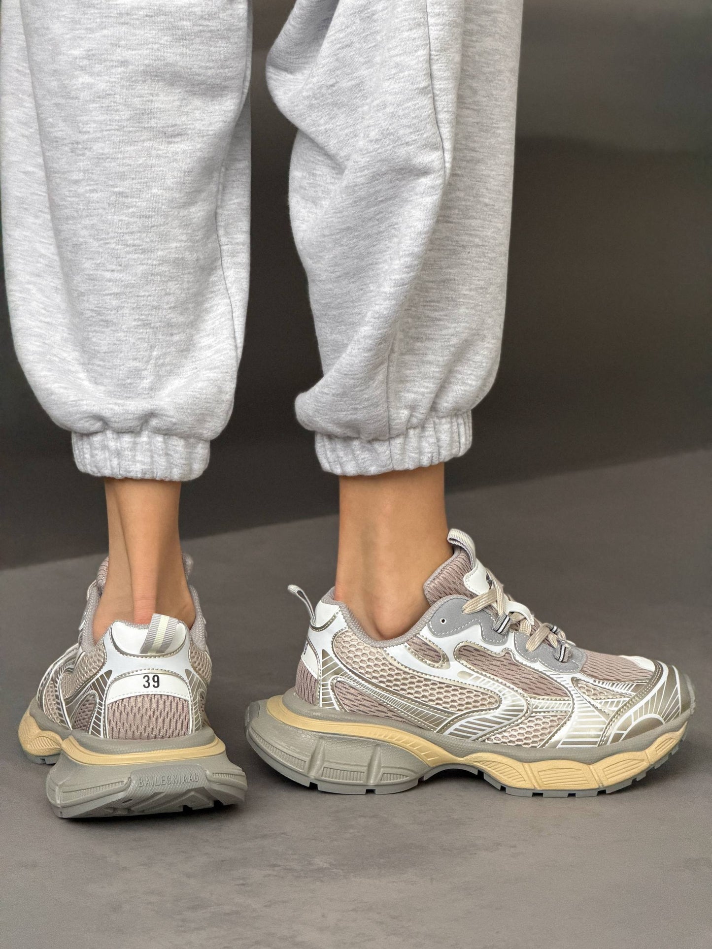 Кросівки на масивній підошві, сірий