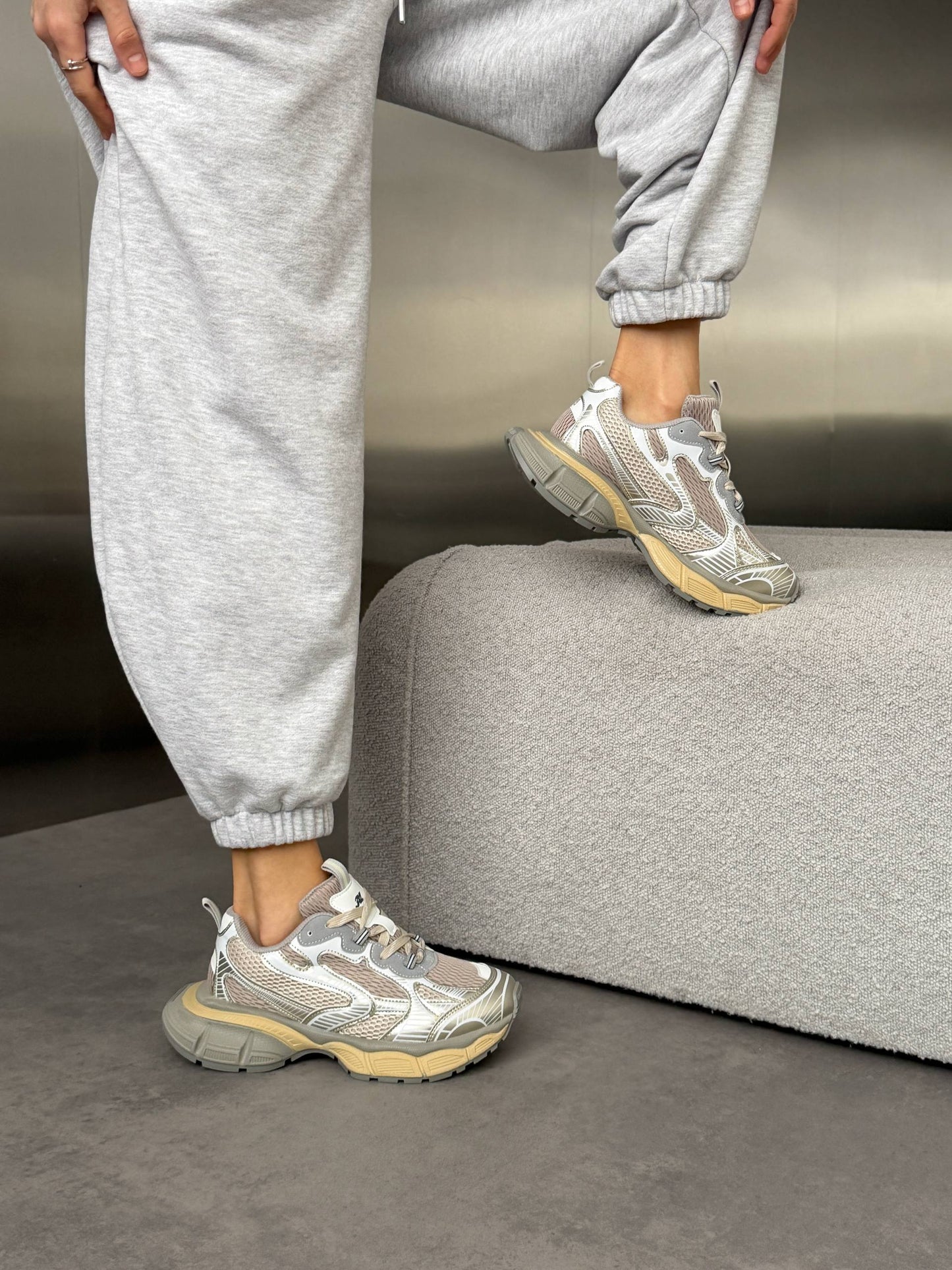 Кросівки на масивній підошві, сірий