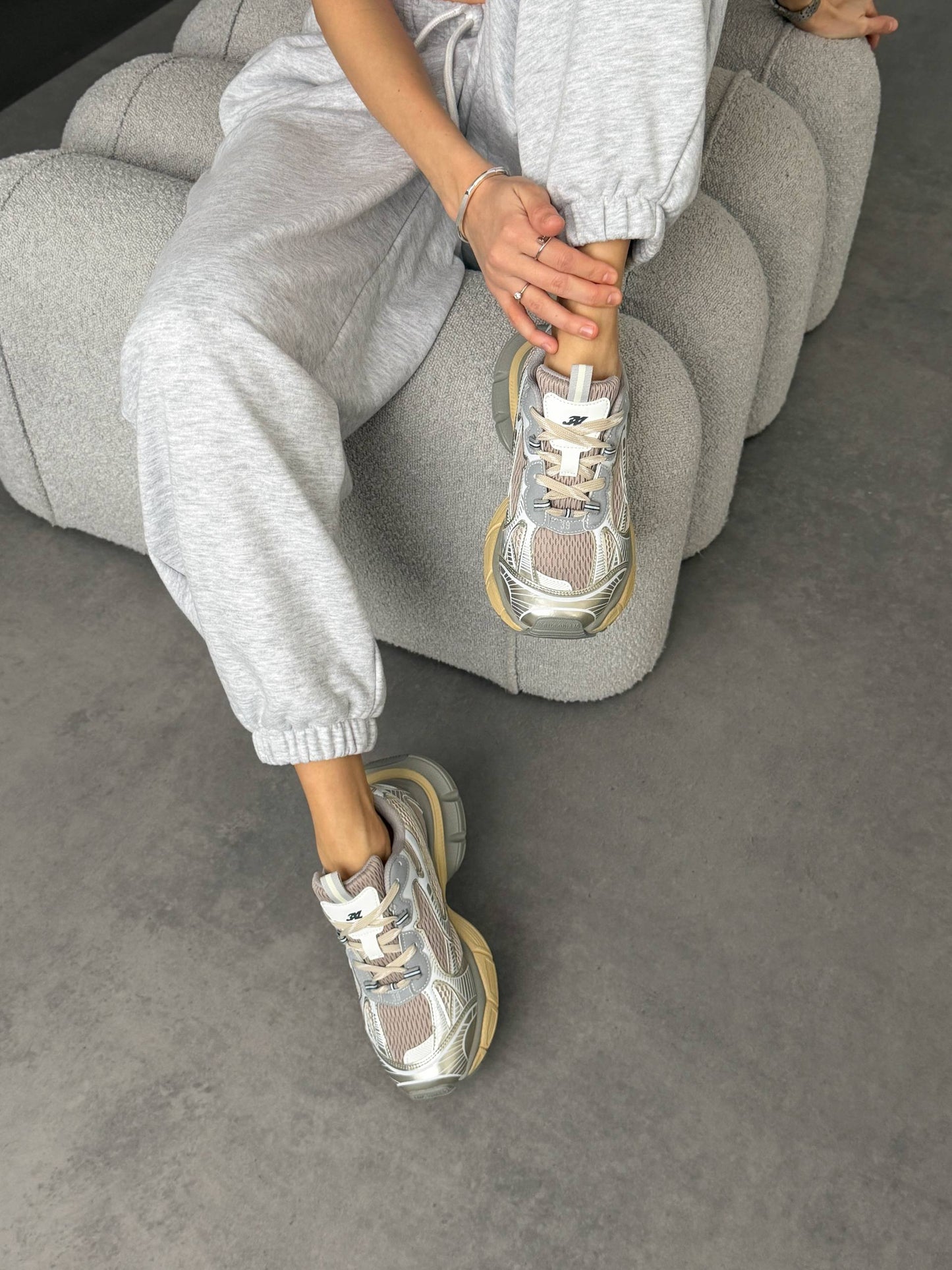 Кросівки на масивній підошві, сірий