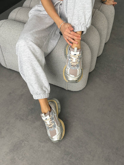 Кросівки на масивній підошві, сірий