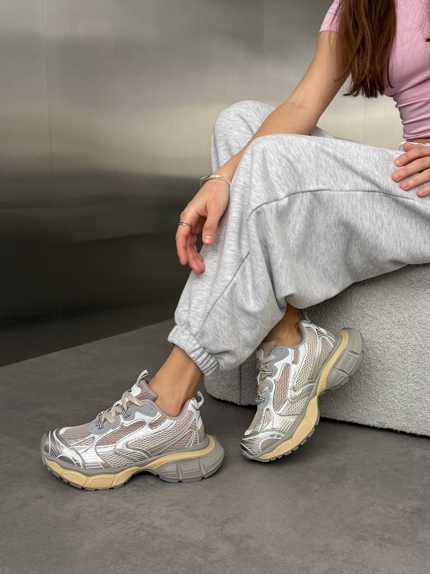 Кросівки на масивній підошві, сірий