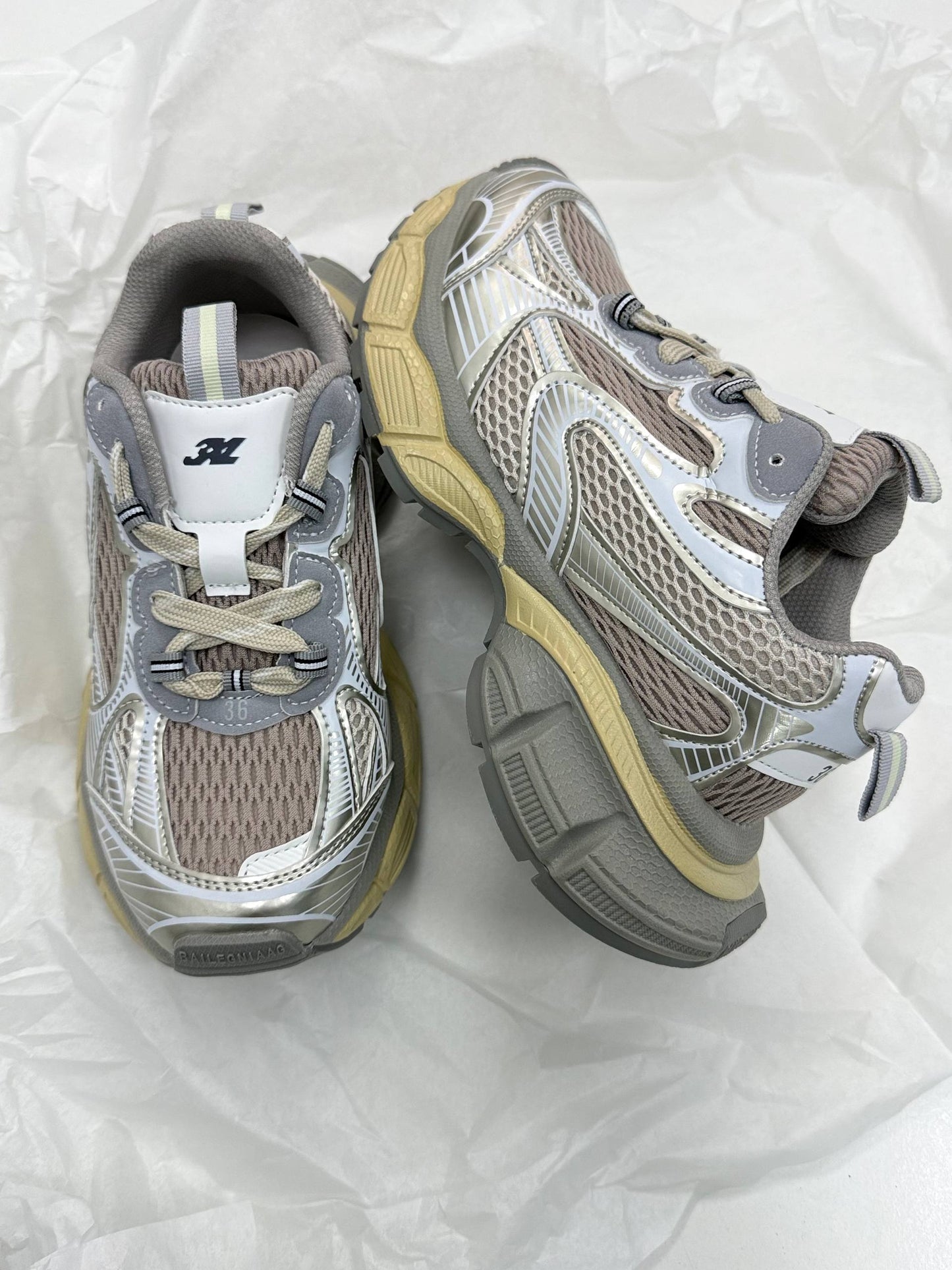 Кросівки на масивній підошві, сірий