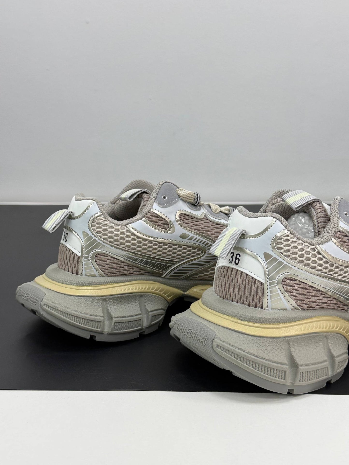 Кросівки на масивній підошві, сірий