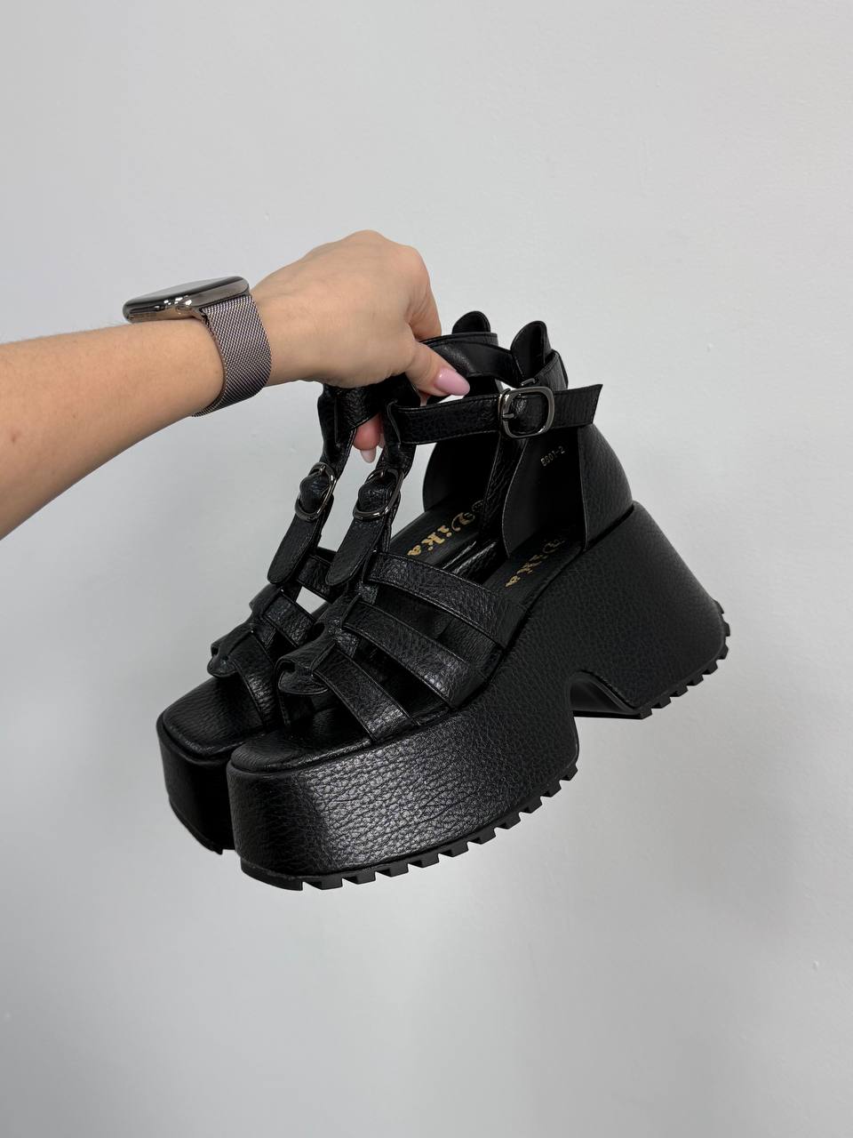 Босоніжки на високій платформі, чорний