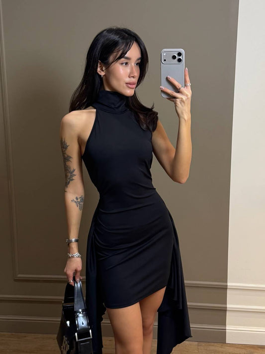 Обтягуюча сукня з боковим шлефом