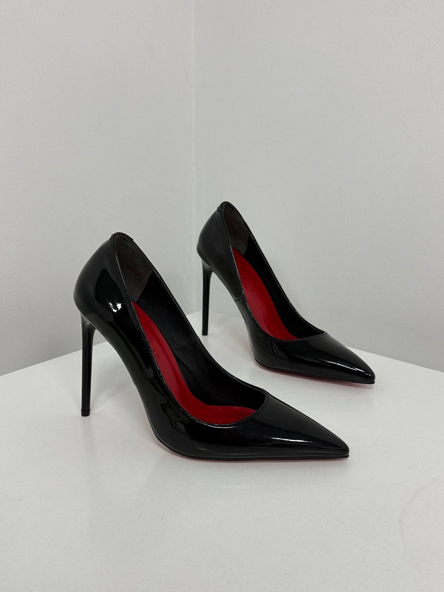 Туфлі на червоній підошві ™️ LizMar, чорний