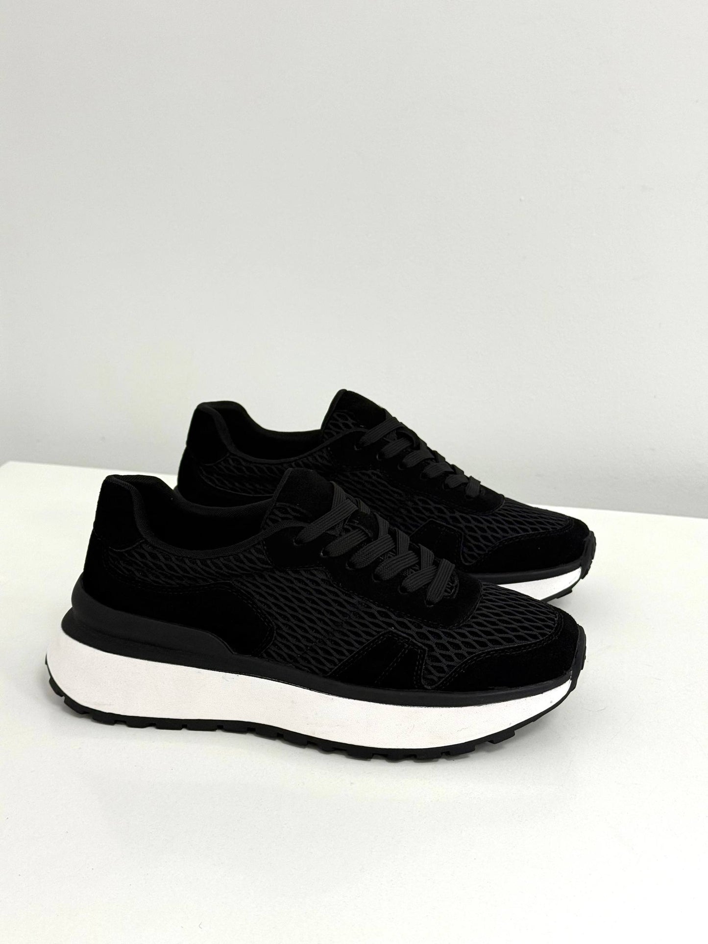 Стильні кросівки, чорний