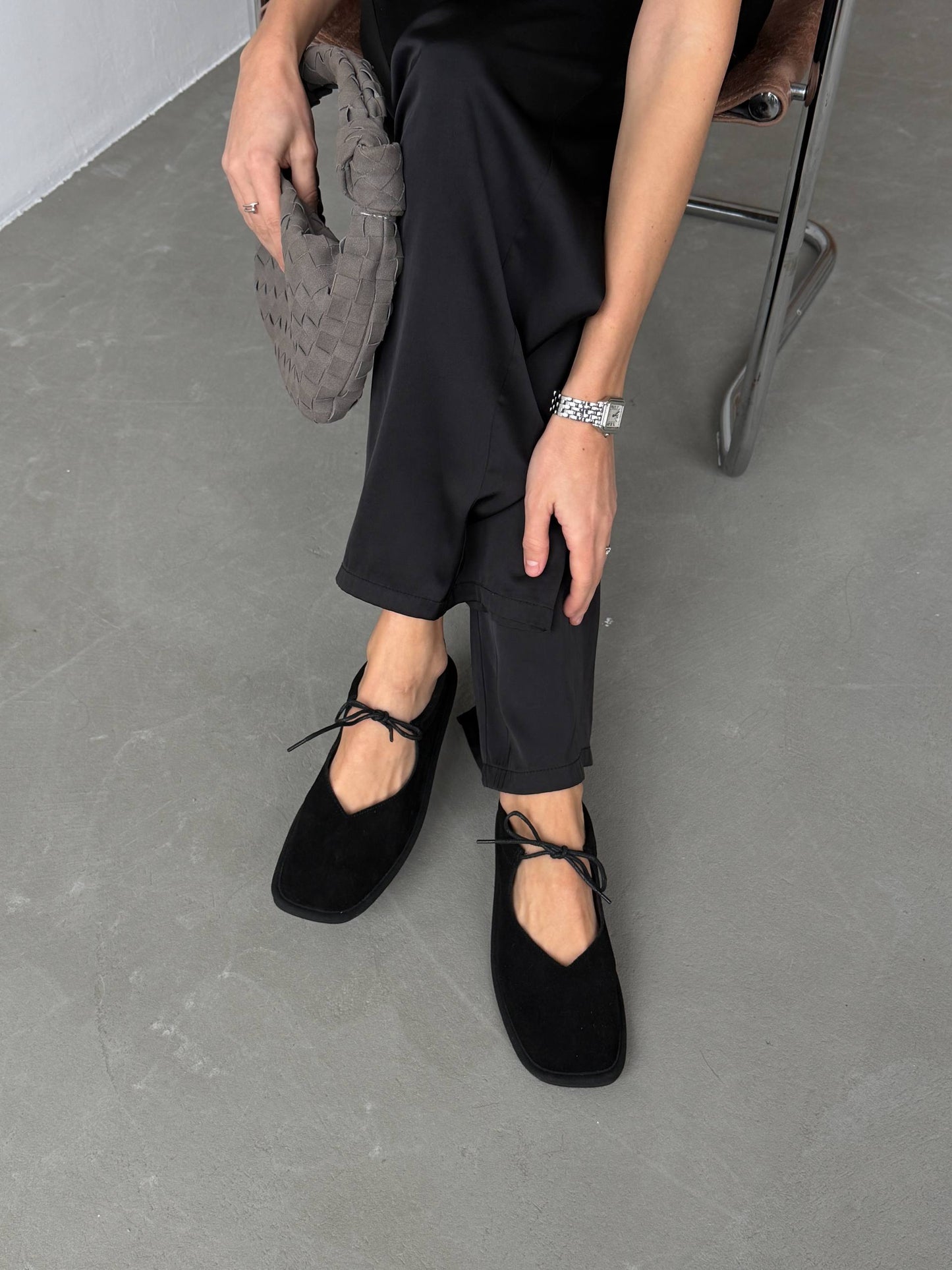 Балетки на зав'язках з анатомічно-розширеним носиком, чорний