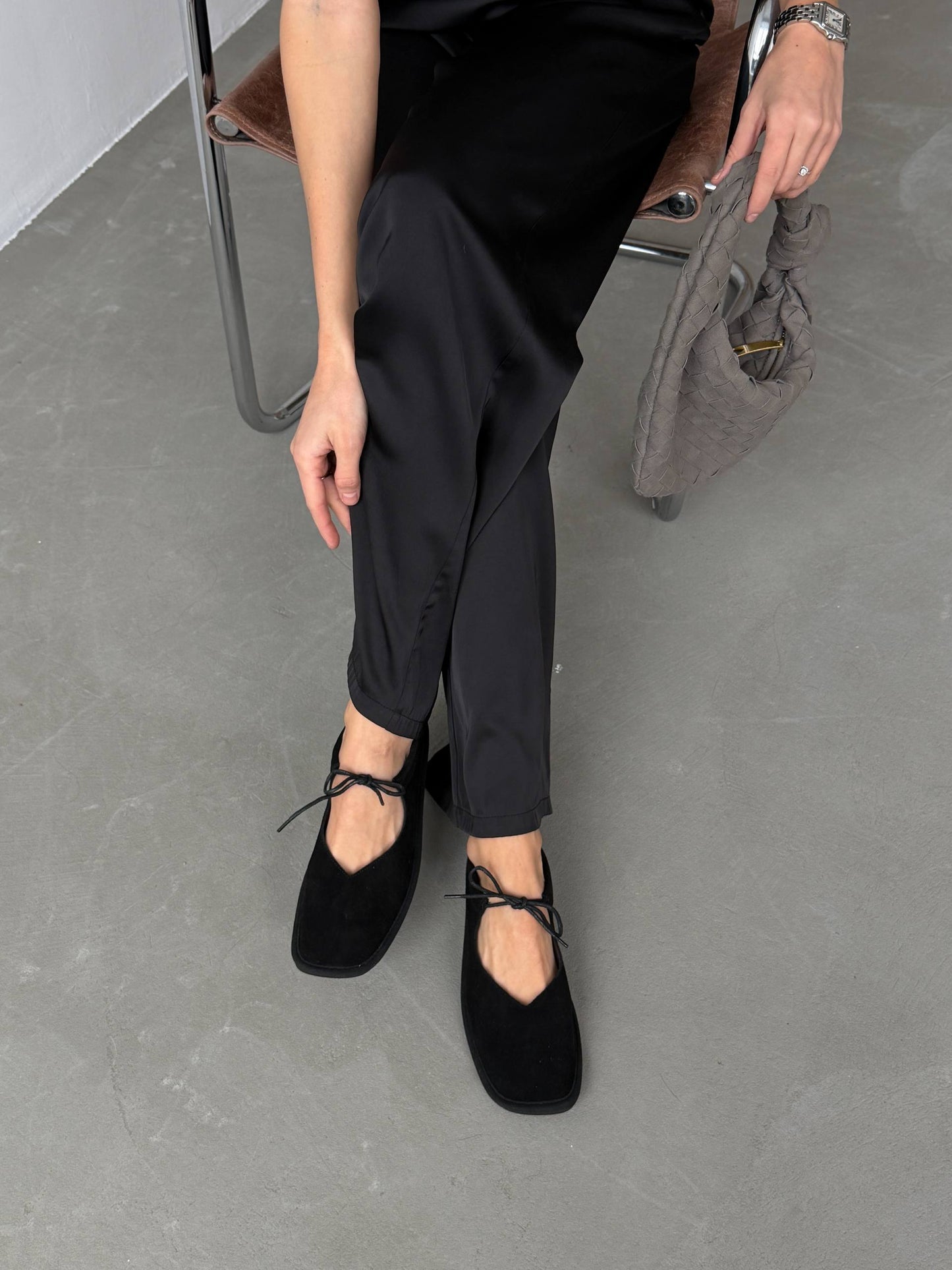 Балетки на зав'язках з анатомічно-розширеним носиком, чорний