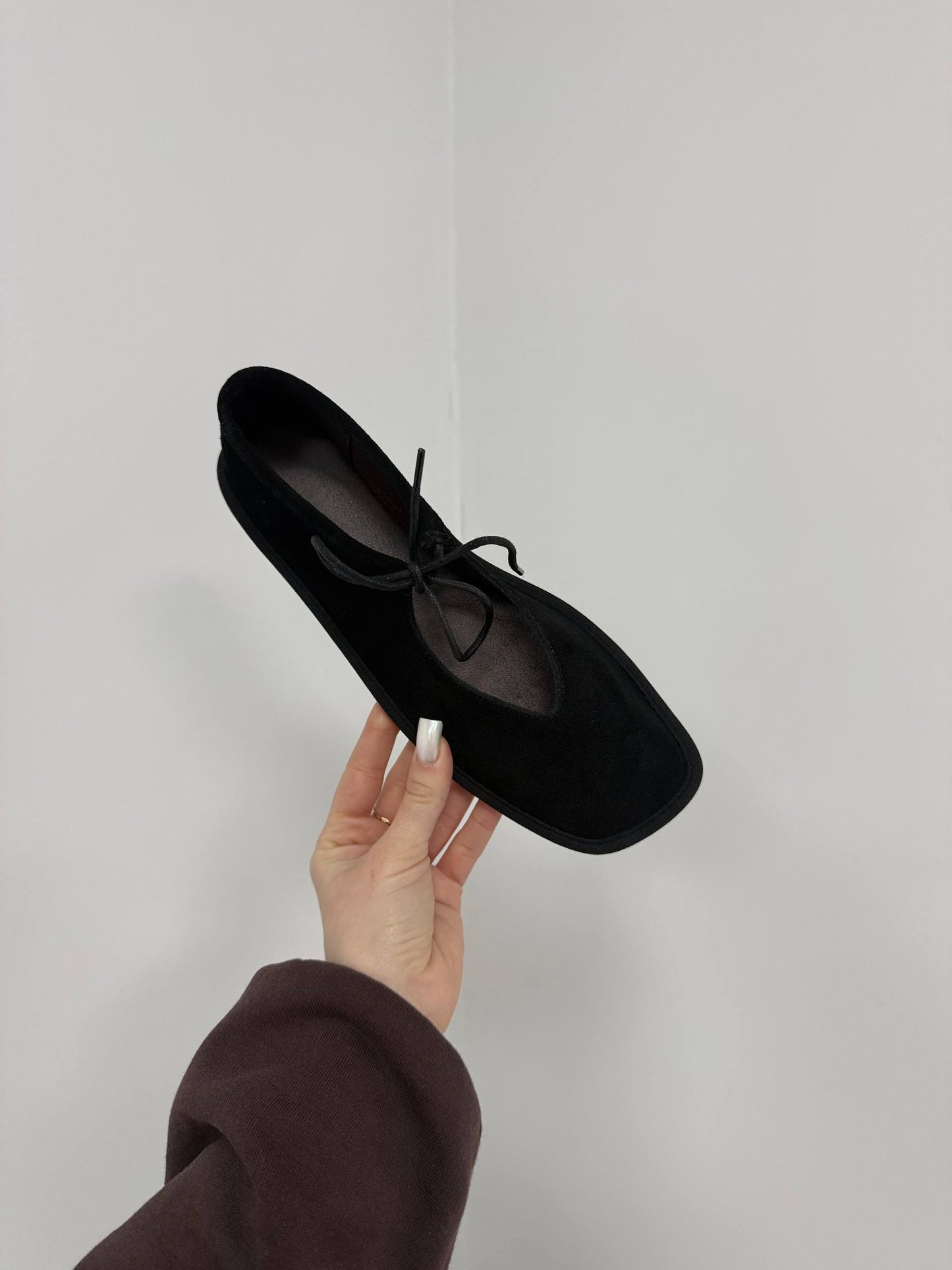 Балетки на зав'язках з анатомічно-розширеним носиком, чорний