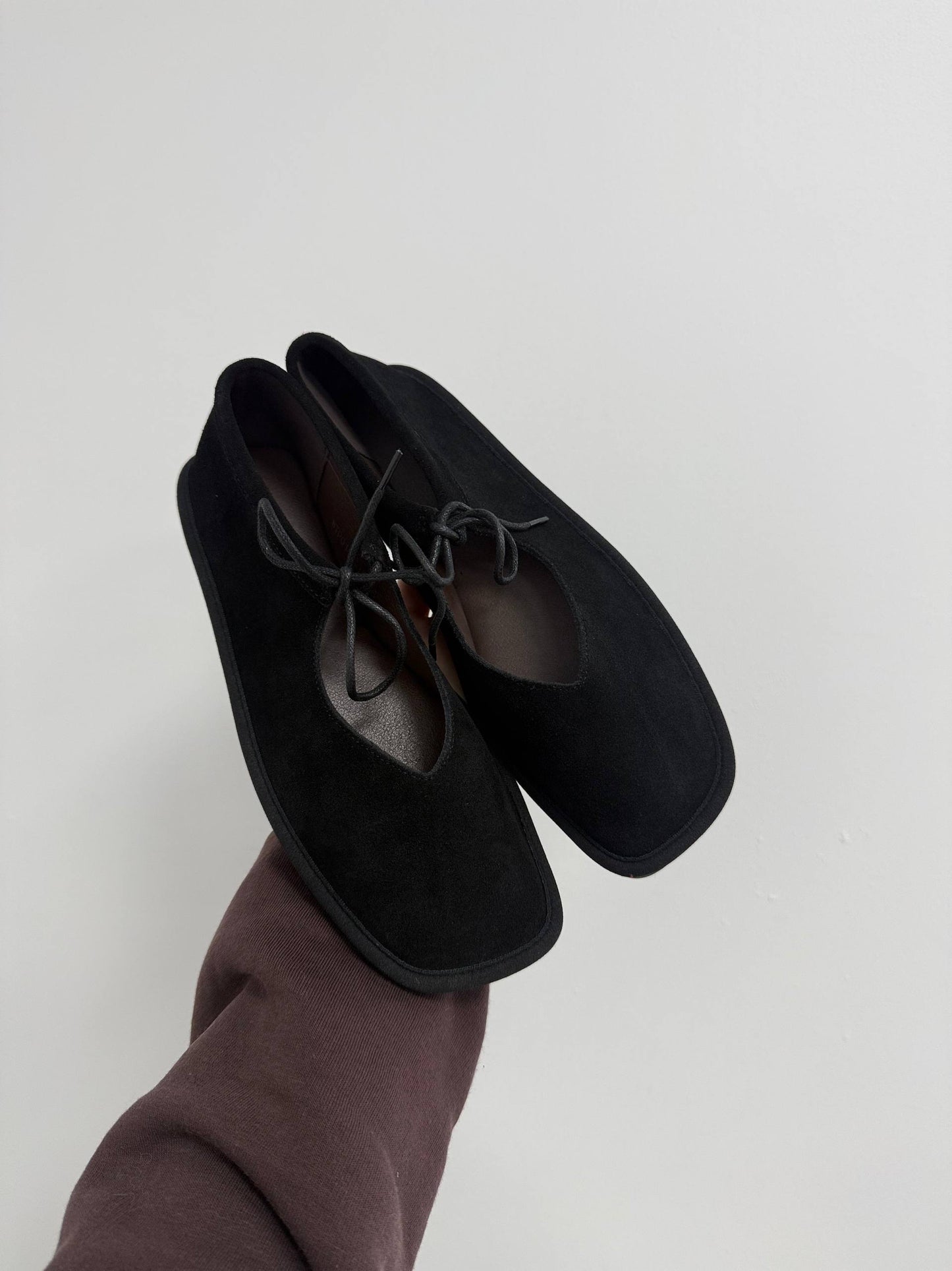 Балетки на зав'язках з анатомічно-розширеним носиком, чорний