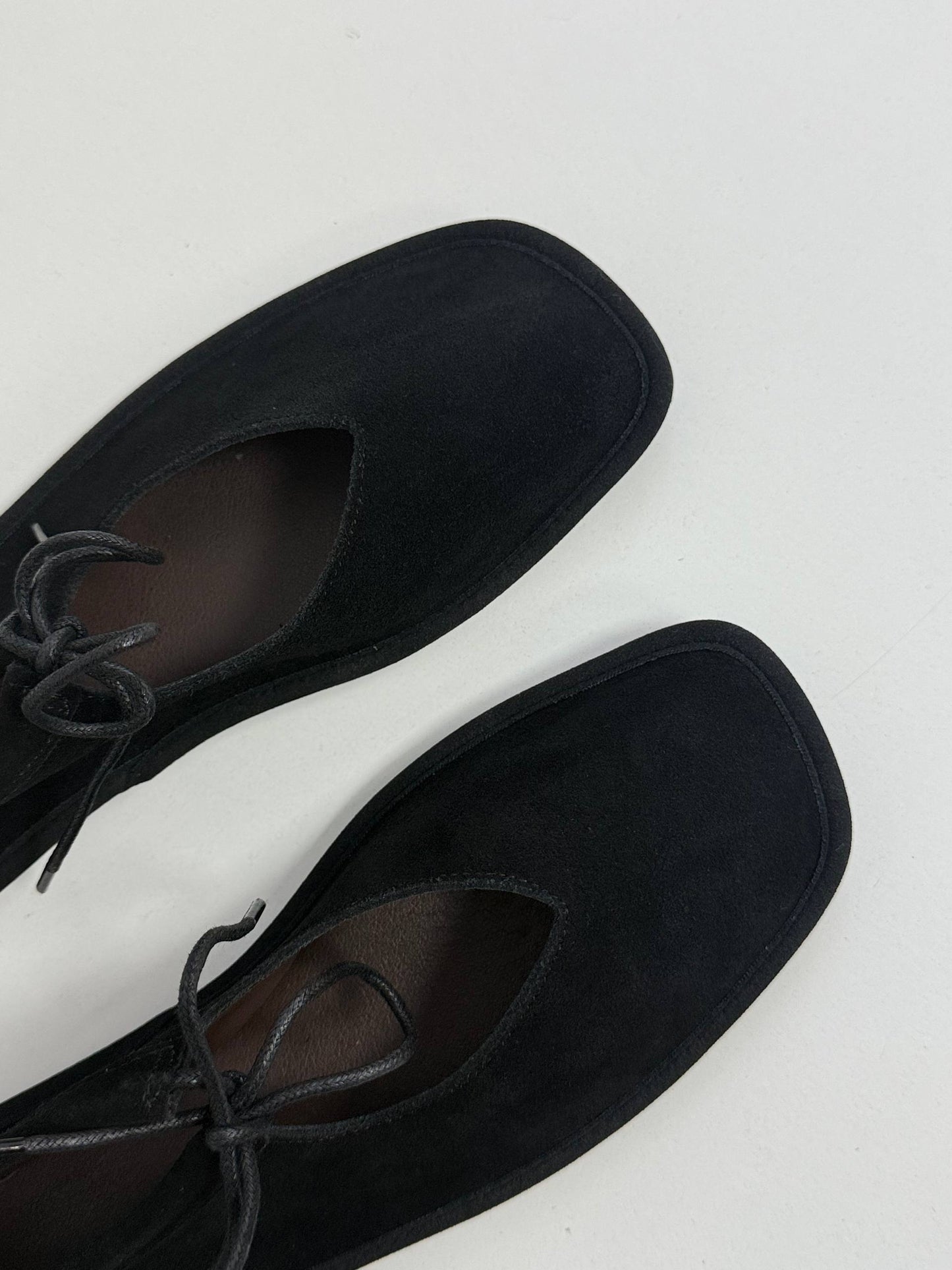 Балетки на зав'язках з анатомічно-розширеним носиком, чорний