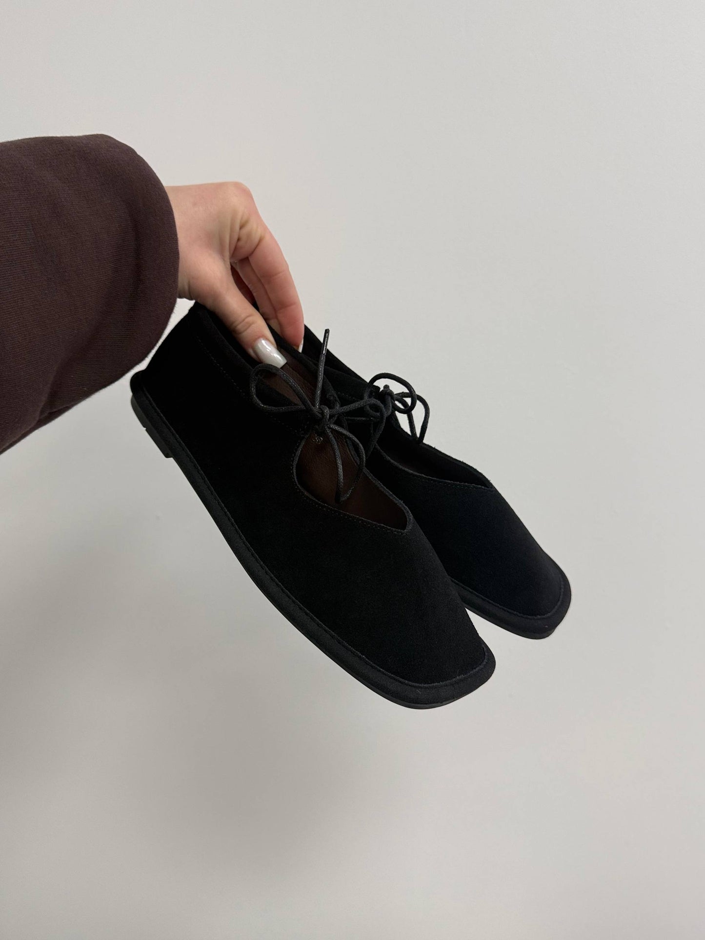 Балетки на зав'язках з анатомічно-розширеним носиком, чорний