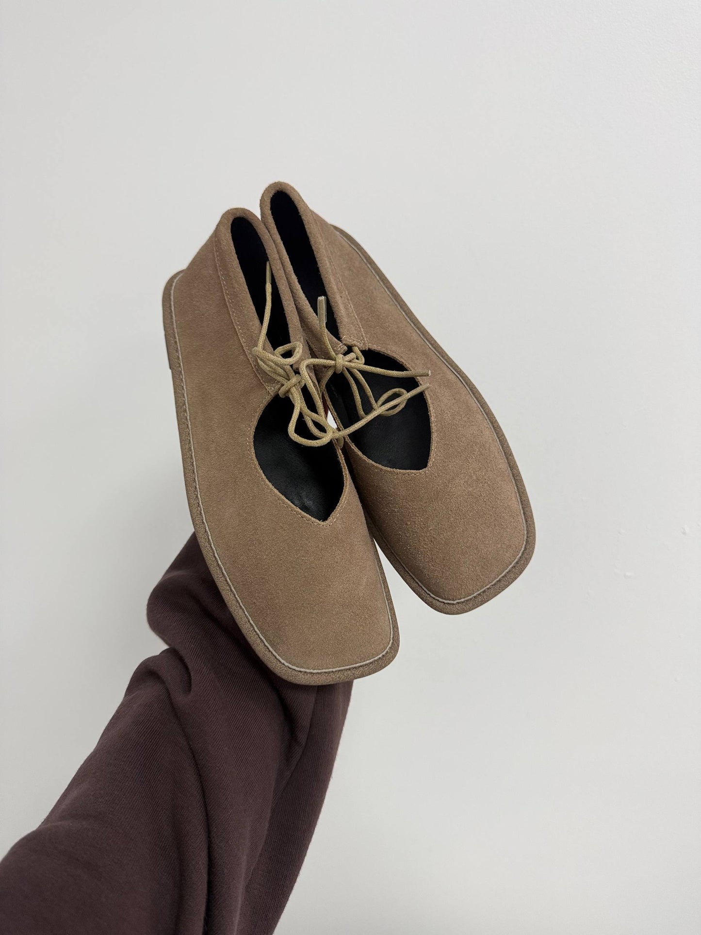 Балетки на зав'язках з анатомічно-розширеним носиком, бежевий