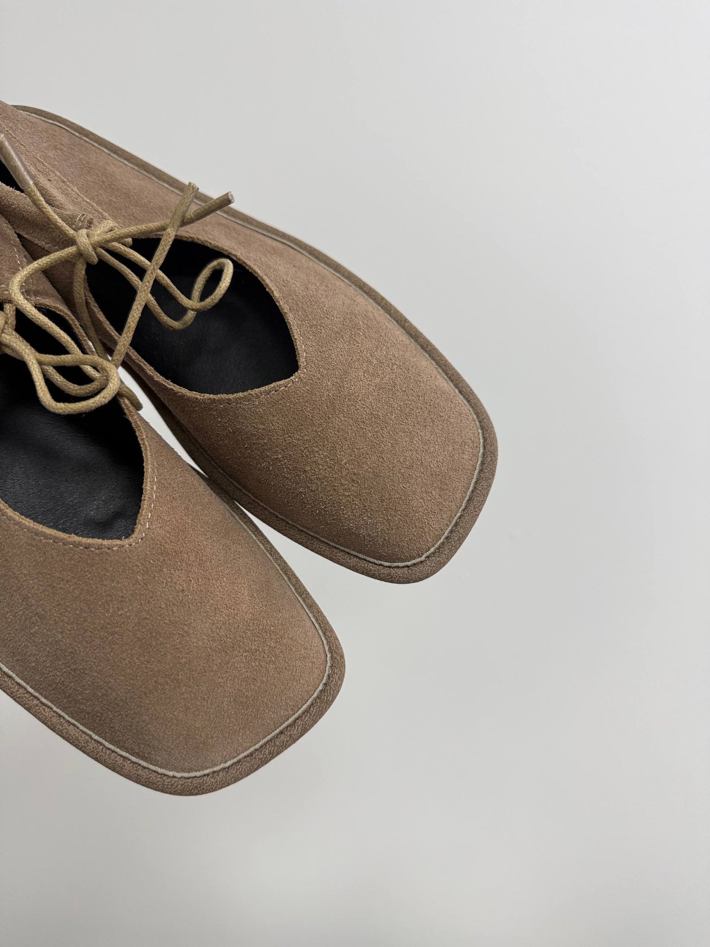 Балетки на зав'язках з анатомічно-розширеним носиком, бежевий